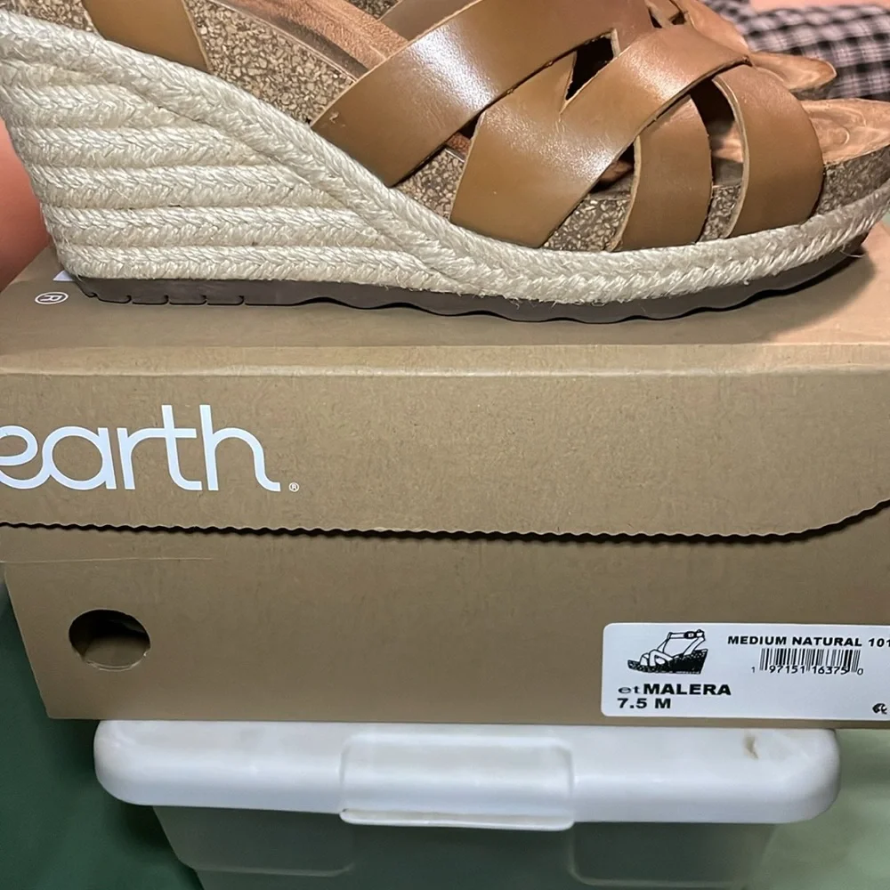 Earth Malera Leather Wedge- Size 7.5